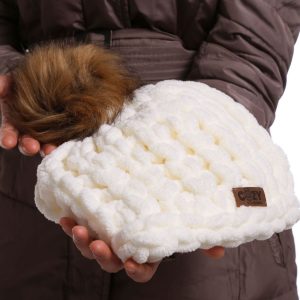 White knit pom pom hat